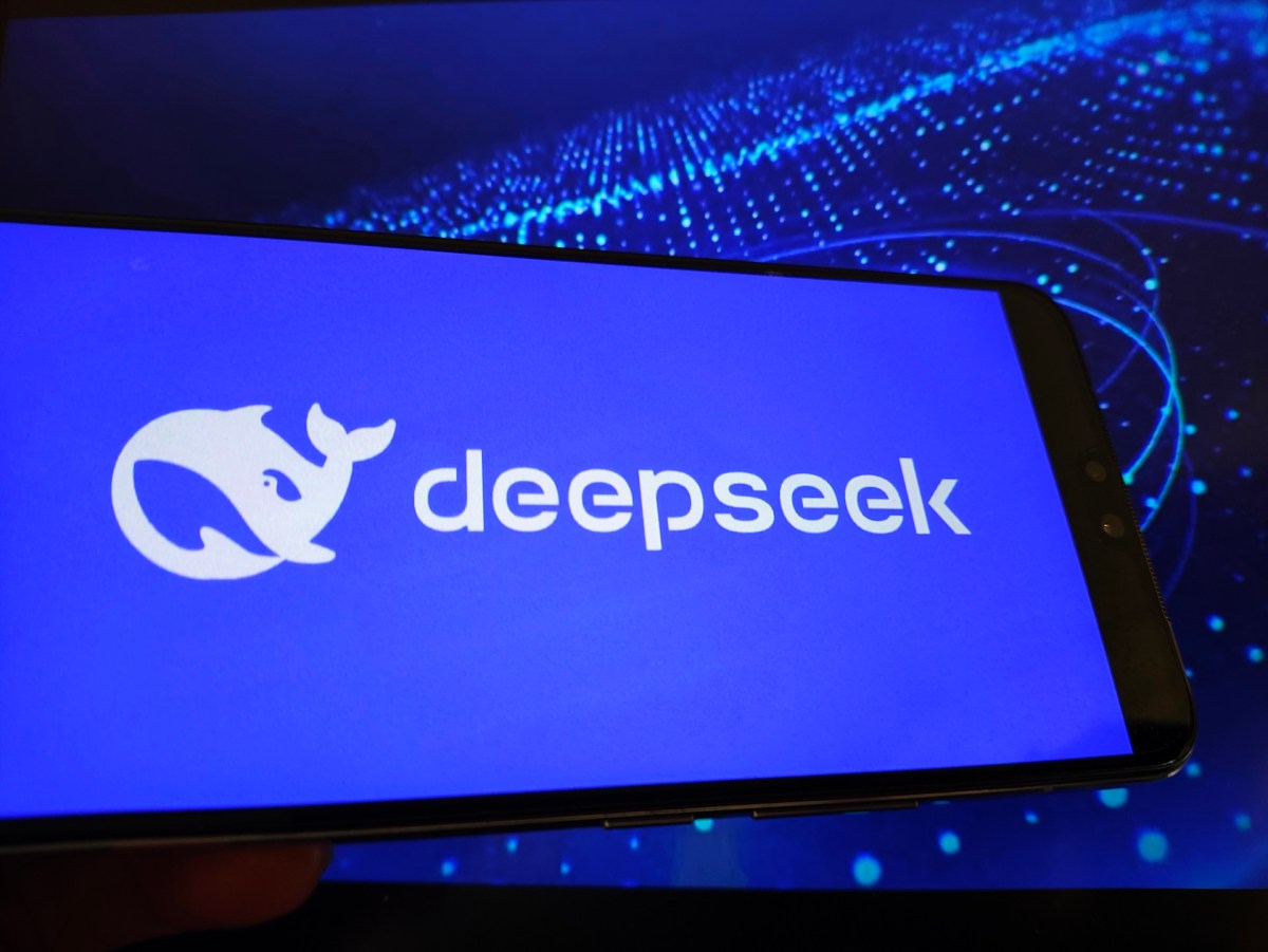 L'application DeepSeek affichée sur l'écran d'un smartphone