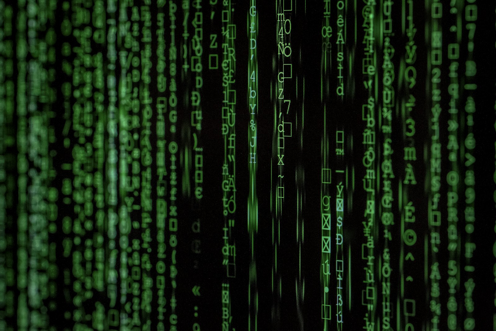 Écran affichant des lignes de code, illustration de la cybersécurité