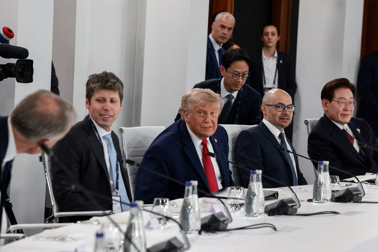 Dirigeants politiques et patrons de la tech reunis au sommet du G7