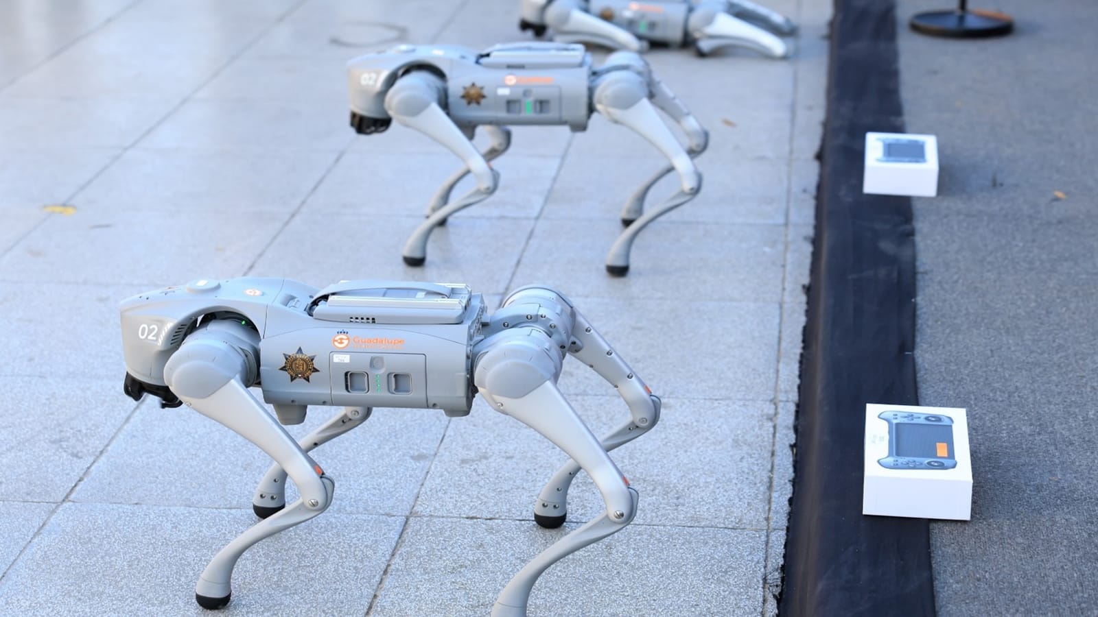 Robot quadrupède de sécurité de type chien robotisé