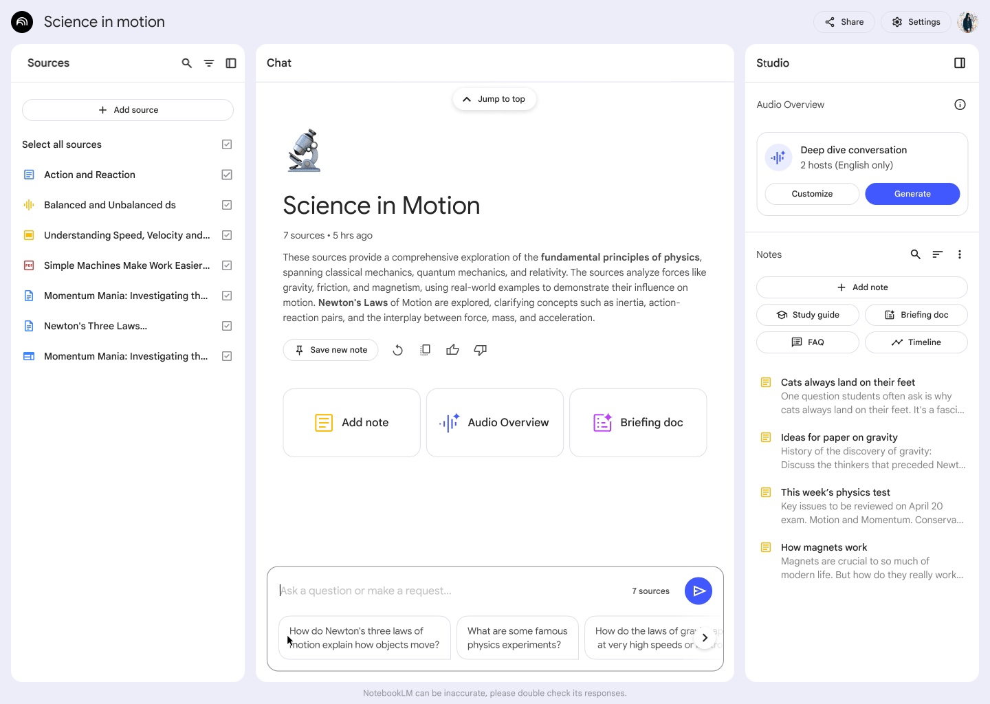 Interface de NotebookLM en trois colonnes : panneau Sources à gauche, Chat avec citations au centre, Studio avec Audio Overview et notes à droite